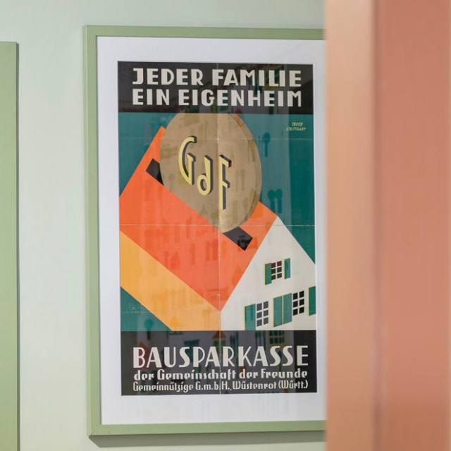 Werbeposter mit dem Slogan Jeder Familie ein Eigenheim